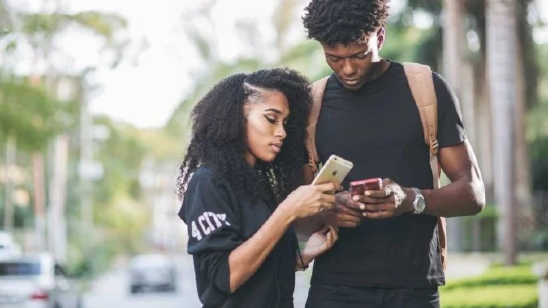 Mulheres jovens negras ocupam a base da hierarquia dos salários, e estão entre as que mais realizam trabalho doméstico não remunerado  -  (crédito: Shawn Fields/Unsplash)