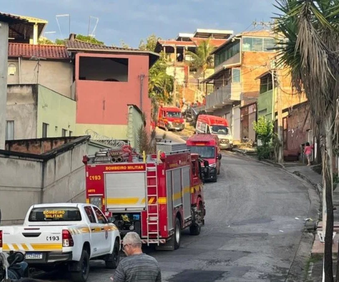 Até o momento, segundo o Corpo de Bombeiros Militar de Minas Gerais (CBMMG), não há um número exato de vítimas. A maioria seriam idosos -  (crédito: Wellington Barbosa/EM/d.A. Press)