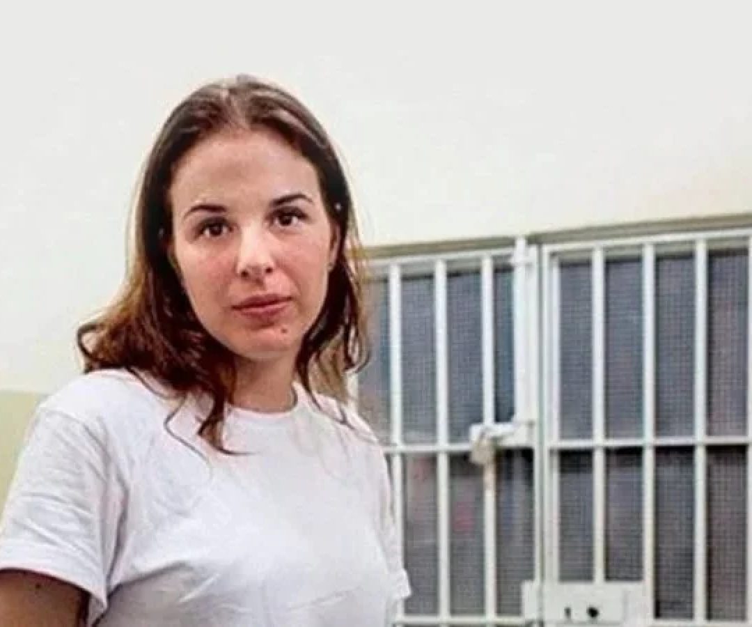 A ex-detenta mantém vida discreta no interior de São Paulo e cumpre exigência legal de trabalho formal -  (crédito: Reprodu&ccedil;&atilde;o/Divulga&ccedil;&atilde;o)