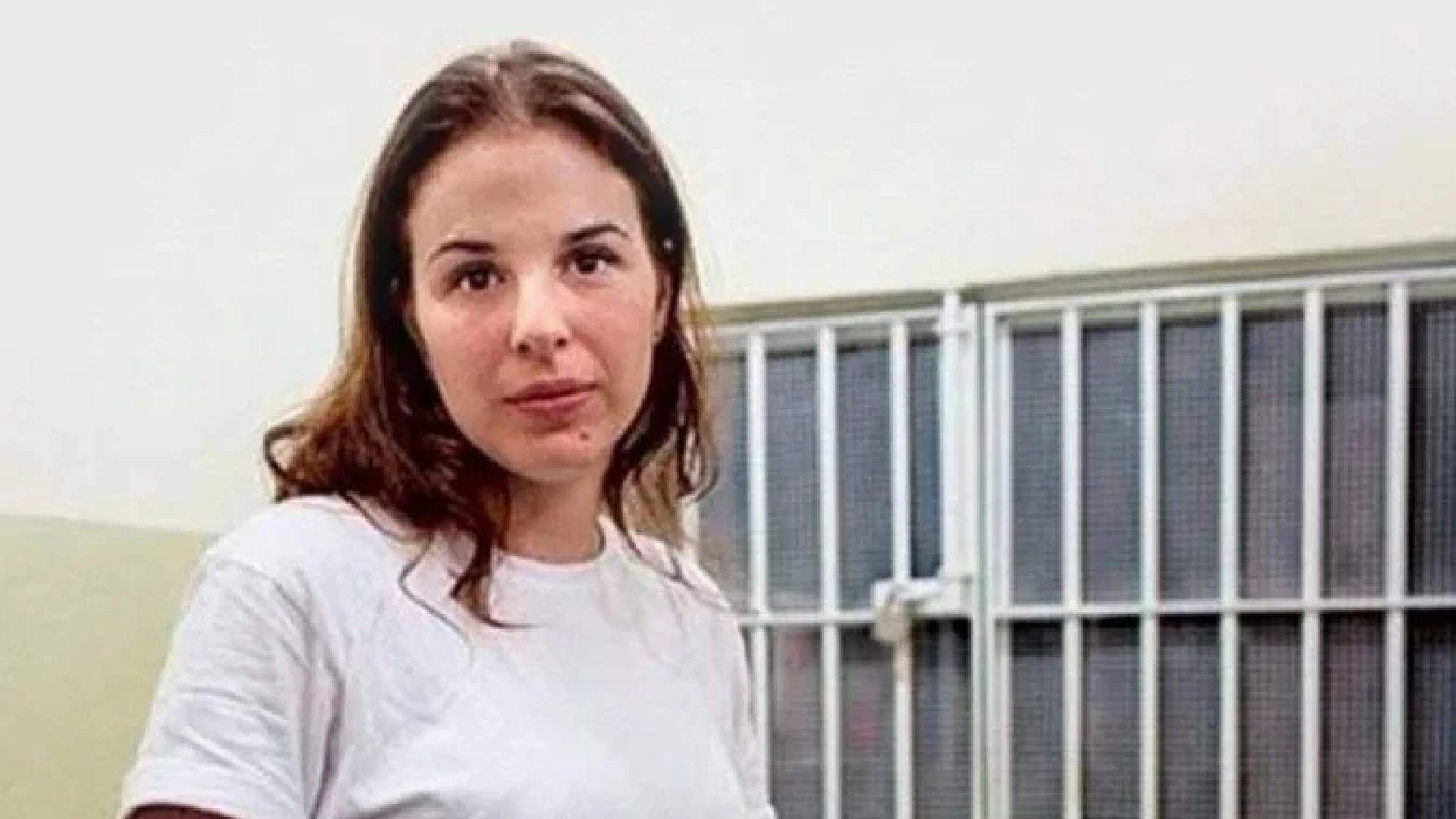 A ex-detenta mantém vida discreta no interior de São Paulo e cumpre exigência legal de trabalho formal -  (crédito: Reprodu&ccedil;&atilde;o/Divulga&ccedil;&atilde;o)
