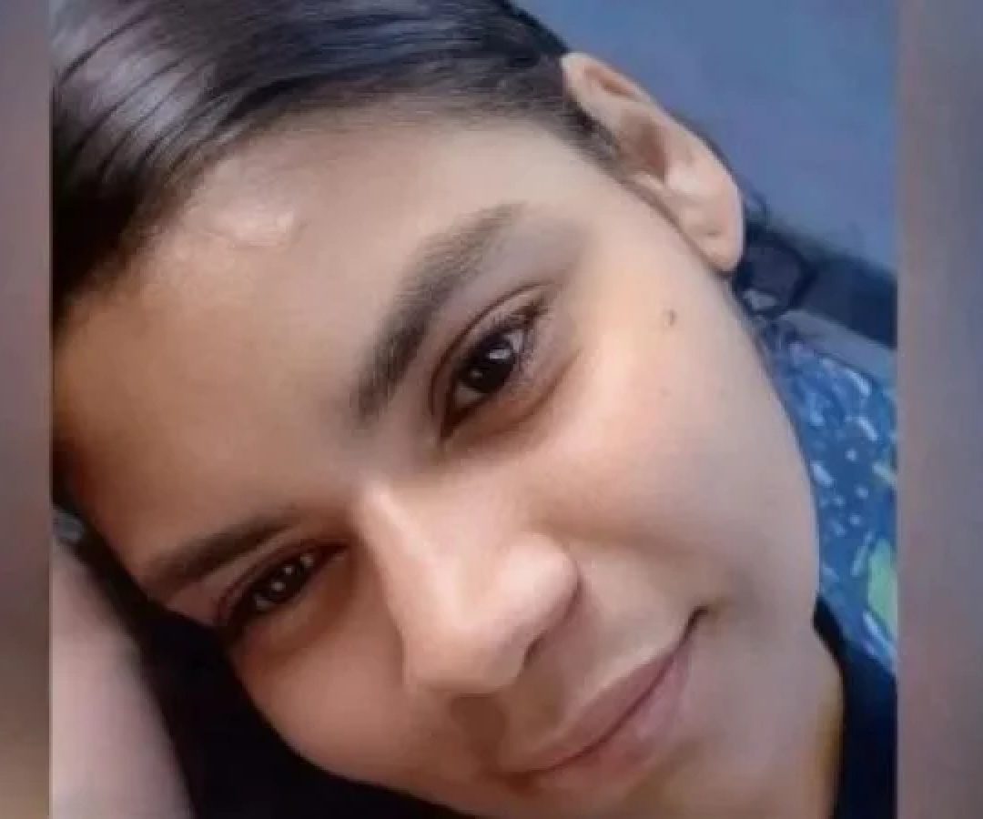 A família de Caroline Costa, de 27 anos, acusa o Hospital Municipal da Japuíba de erro médico após relatos de que a jovem teria aberto os olhos e emitido sons durante seu velório em Angra dos Reis. -  (crédito: Reprodução/RedesSociais)