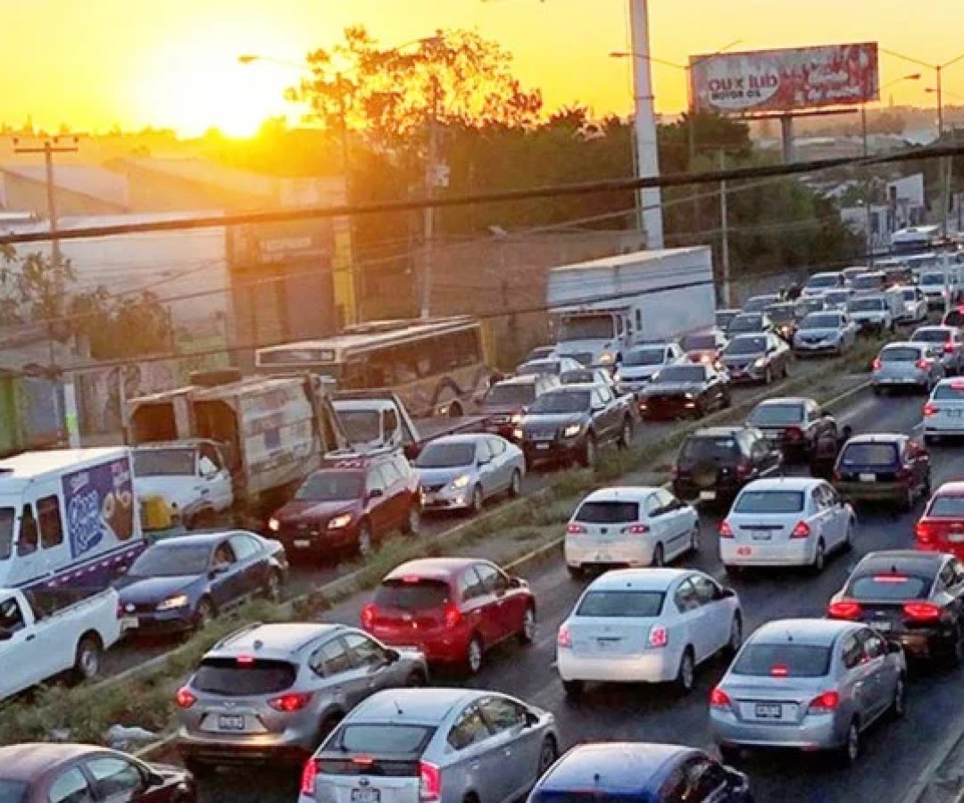 Trânsito em rodovia durante o fim da tarde -  (crédito: reprodução/playersoflife)