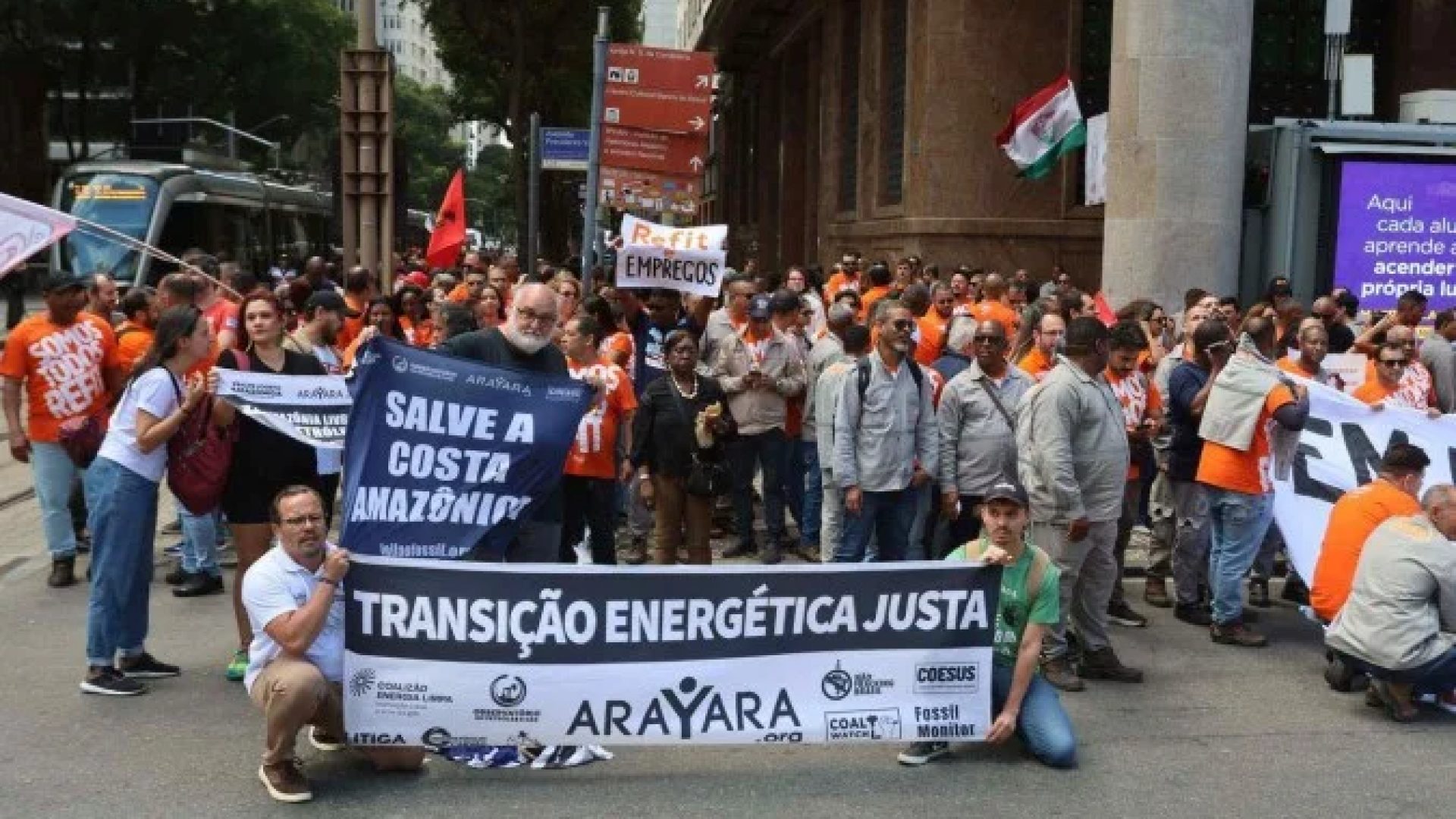 Manifestação organizada pelo Instituto Internacional Arayara, pela Federação Nacional dos Petroleiros (FNP), e por sindicatos como o Sindipetro Rio de Janeiro, Sindipetro Amazonas, Sindipetro Sergipe/Alagoas e Sindipetro Litoral Paulista -  (crédito: Marcelo Martins)