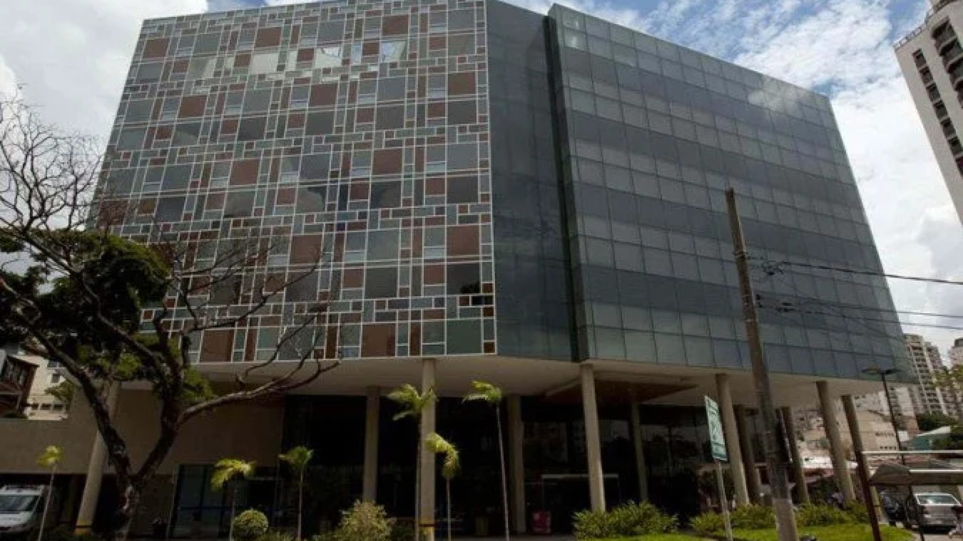De acordo com informações preliminares, o incêndio começou em um ar-condicionado portátil -  (crédito: Divulgação/Hospital Albert Einsten)