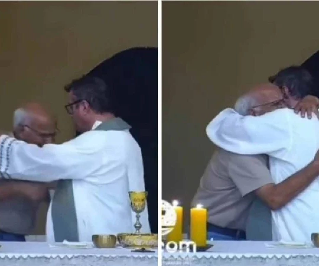 Avô foi aos prantos até o altar da Igreja, onde o padre o abraçou -  (crédito: Redes sociais / reprodução)