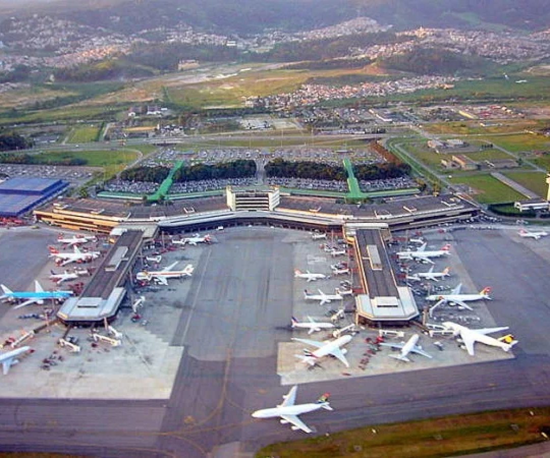 O Aeroporto Internacional de Guarulhos (GRU) -  (crédito: Andomenda - wikimedia commons)