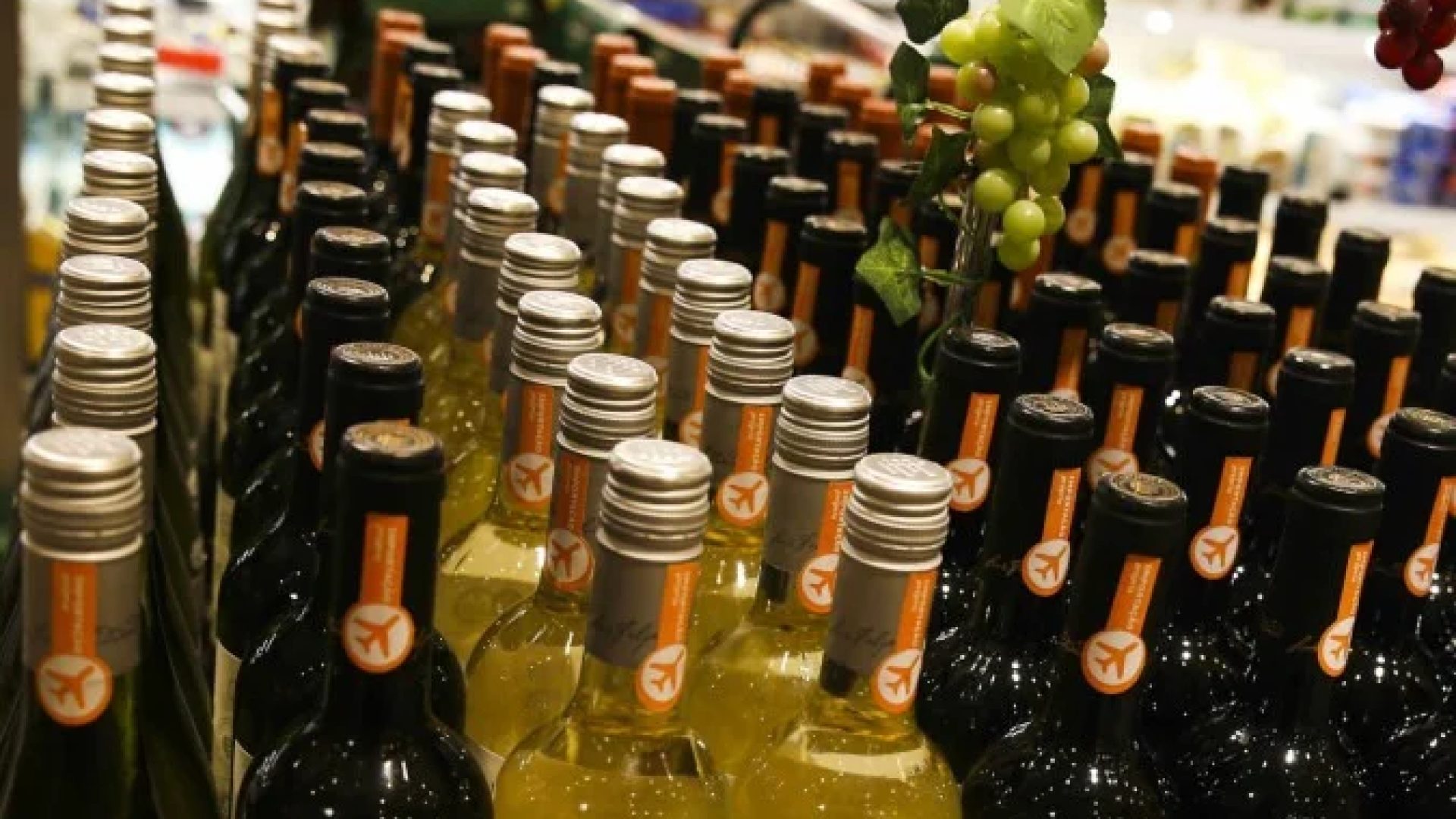 Bebidas fermentadas, como vinhos e cervejas, são mais difíceis de falsificar com aplicação de metanol por serem pouco viáveis economicamente -  (crédito: Valter Campanato/Agência Brasil)