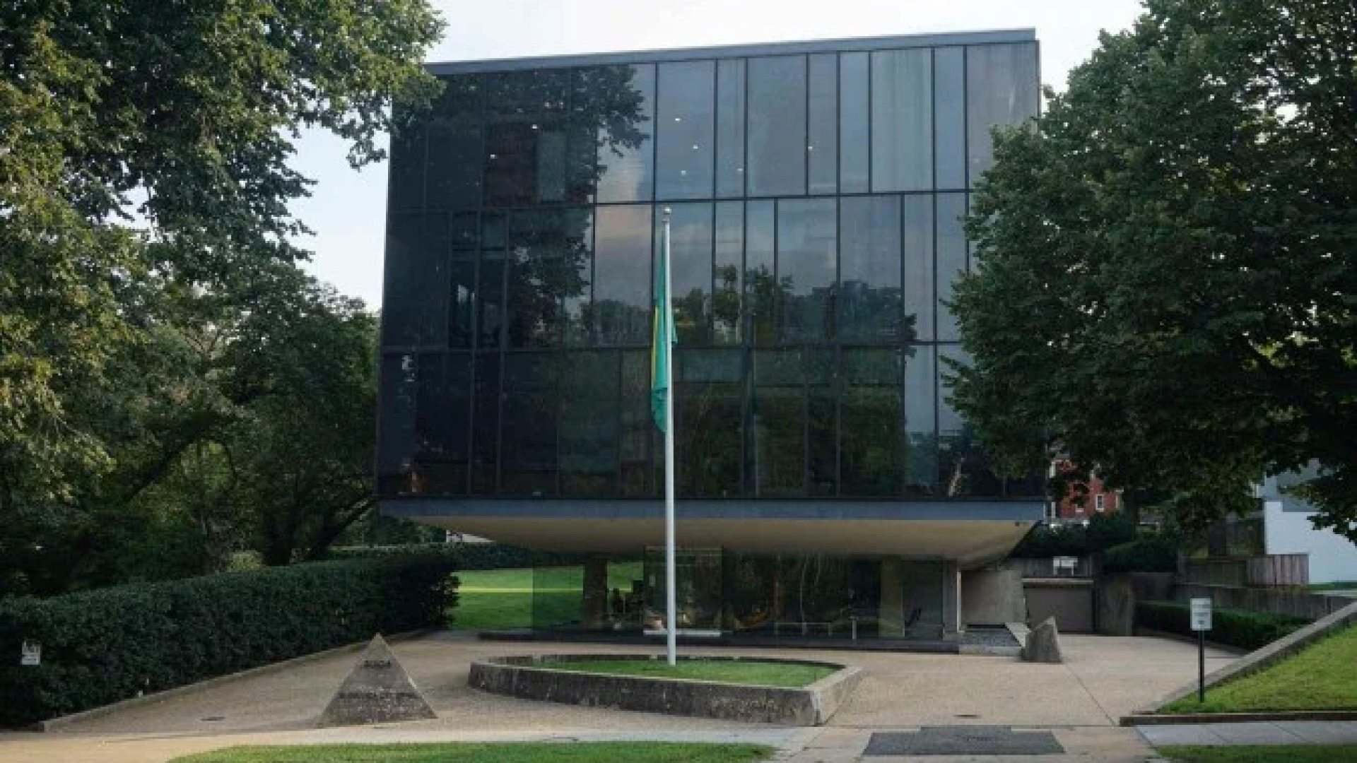 ONG brasileira cobra resposta do governo sobre post de Trump