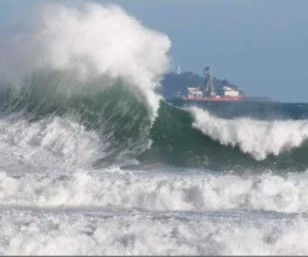 A Marinha do Brasil emitiu um alerta de ressaca para o litoral do Rio: ondas que podem alcan&ccedil;ar at&eacute; 3,5 metros -  (crédito: Fernando Fraz&atilde;o/Ag&ecirc;ncia Brasil)