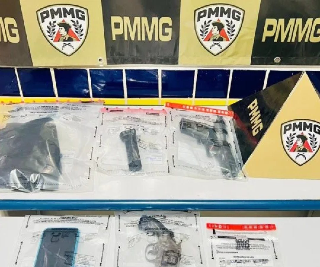 Materiais apreendidos durante buscas pelo suspeito do homicídio  -  (crédito: PMMG/Reprodução)