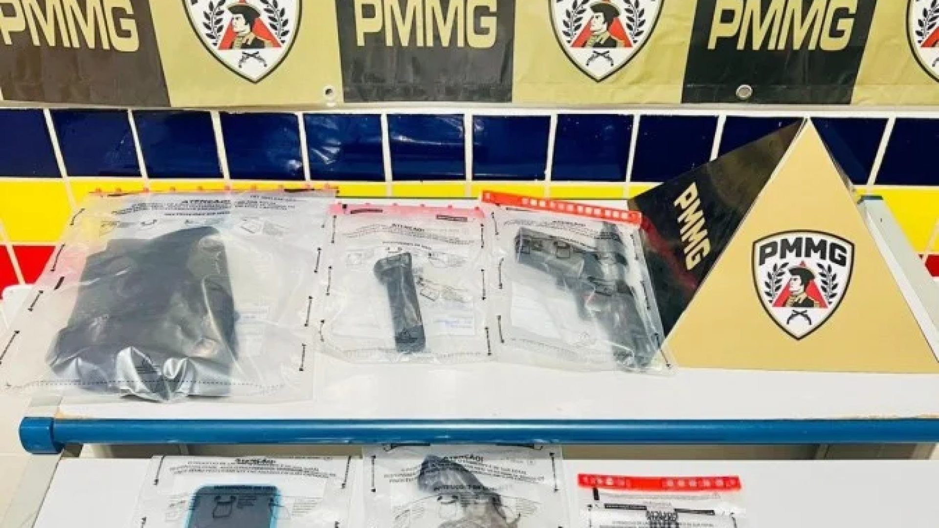 Materiais apreendidos durante buscas pelo suspeito do homicídio  -  (crédito: PMMG/Reprodução)