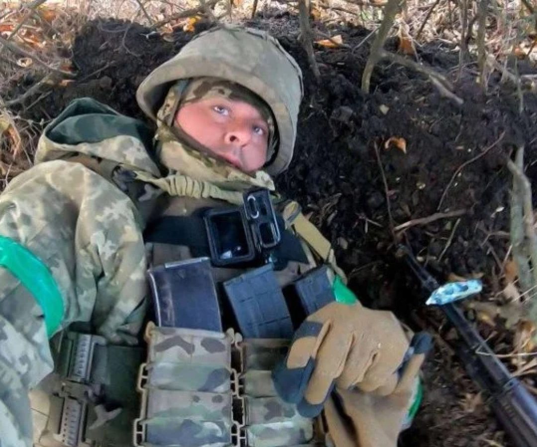 Thiago Ohlson era instrutor de parapente e ficou conhecido na região tanto pela atuação no esporte quanto pela passagem como voluntário na guerra da Ucrânia. -  (crédito: Reprodução/Instagram @thiago_ohlson.voo)