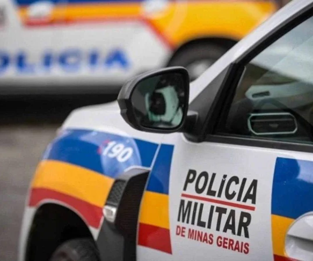 PM foi acionada e encontrou v&iacute;tima ca&iacute;da no ch&atilde;o, ao lado de porta aberta de carro -  (crédito: Leandro Couri/EM/D.A Press)