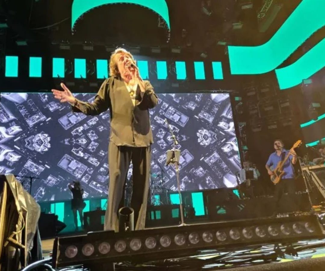 No palco do Marco Zero, o cantor e compositor Lenine foi uma das atrações da abertura do carnaval pernambucano, no centro de Recife -  (crédito:  Darcianne Diogo CB/DA Press)