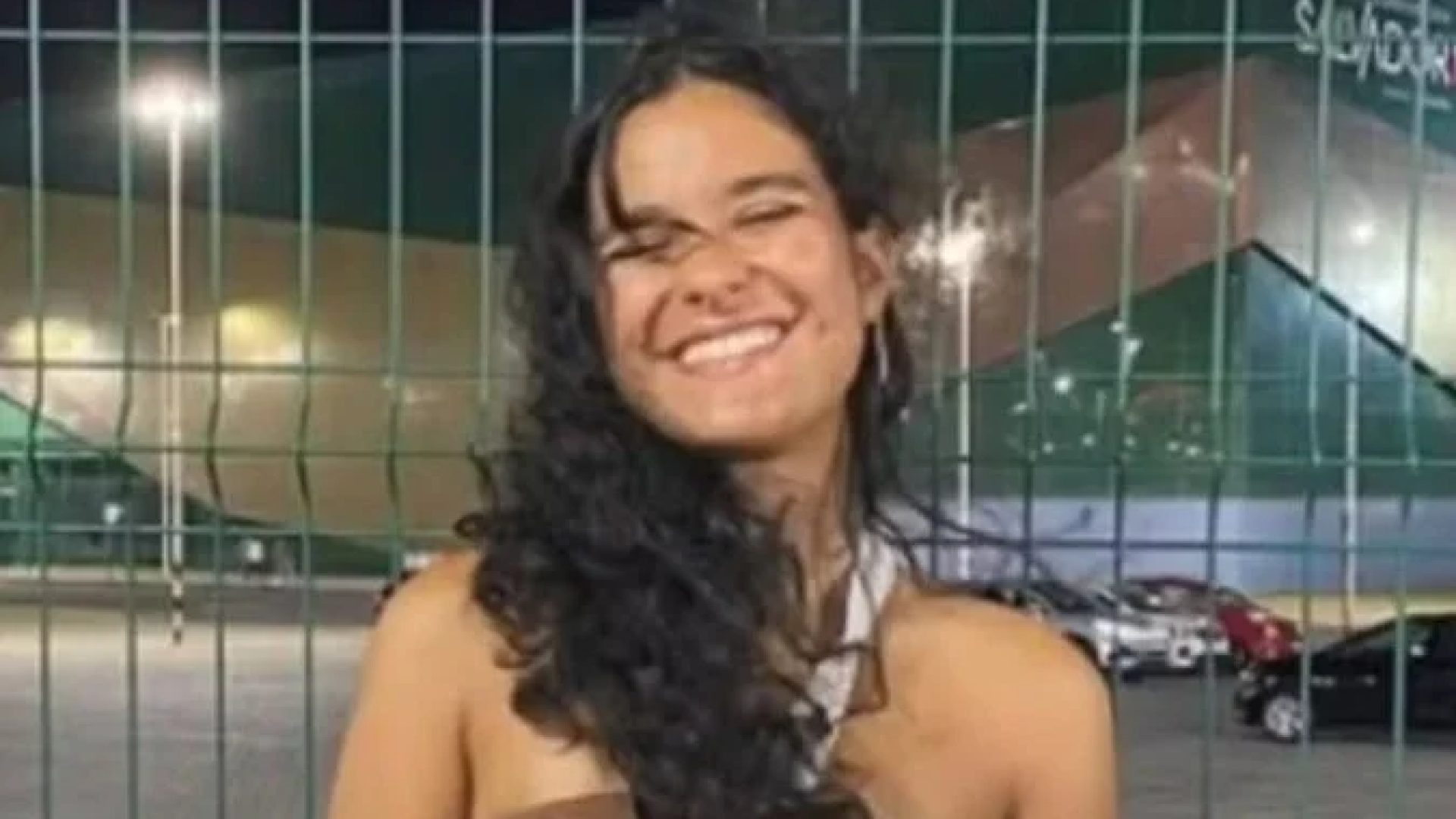 Alice Santos Contreiras, de 24 anos, morreu na madrugada de segunda-feira, 16, após tentar subir em um caminhão de limpeza que realizava trabalhos no circuito Barra-Ondina após o encerramento dos desfiles de trios elétricos, segundo a prefeitura da capital baiana -  (crédito: Reprodução/Redes sociais )