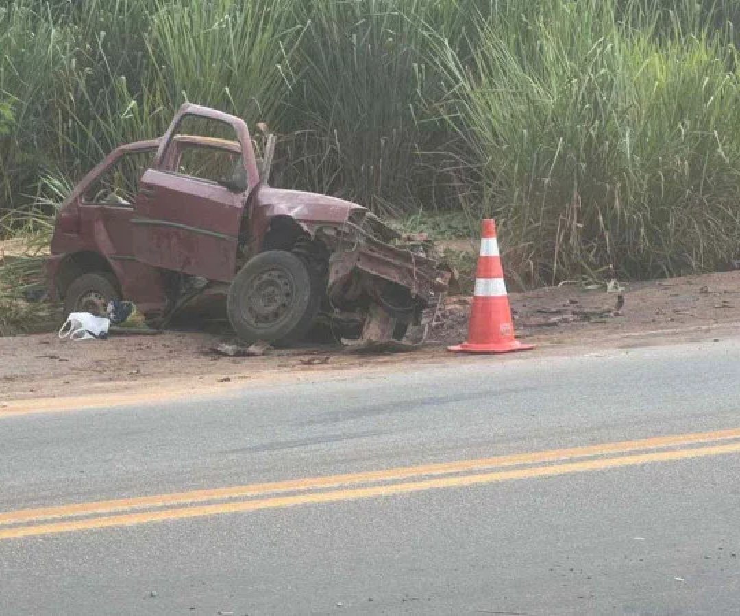 A concessionária Nova 381, responsável pelo trecho, informou que há congestionamento nos dois sentidos da via