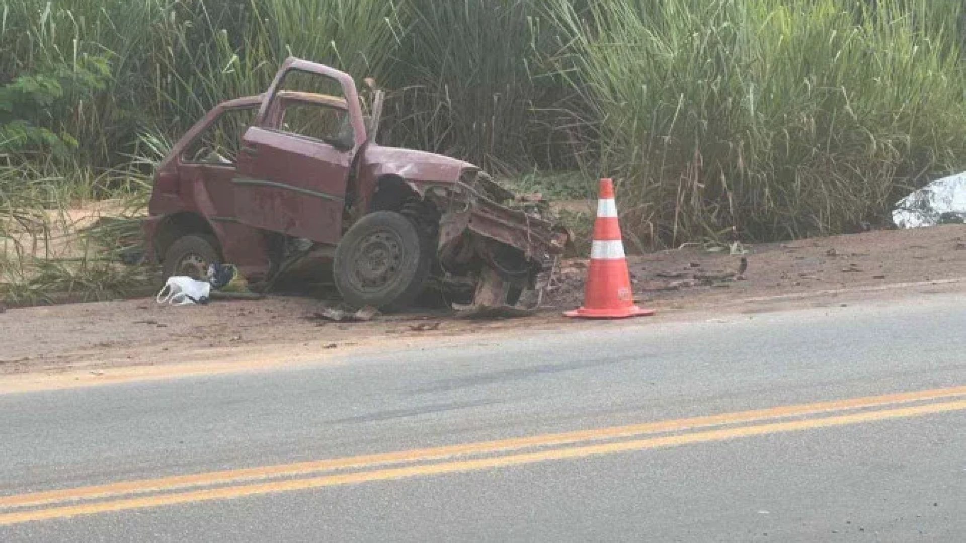 A concessionária Nova 381, responsável pelo trecho, informou que há congestionamento nos dois sentidos da via