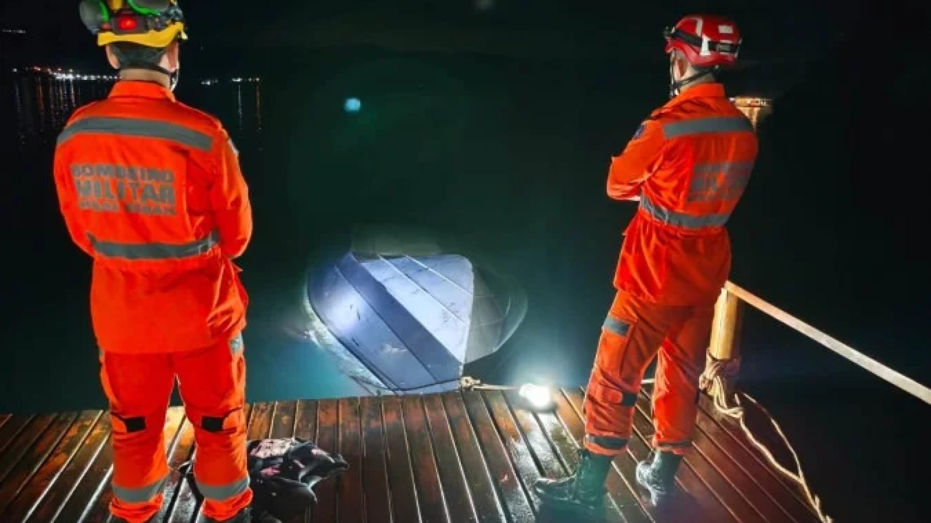 Seis pessoas morreram na noite deste sábado (21), em um acidente náutico na divisa entre São Paulo e Minhas Gerais -  (crédito: Divulgação CBMMG.)