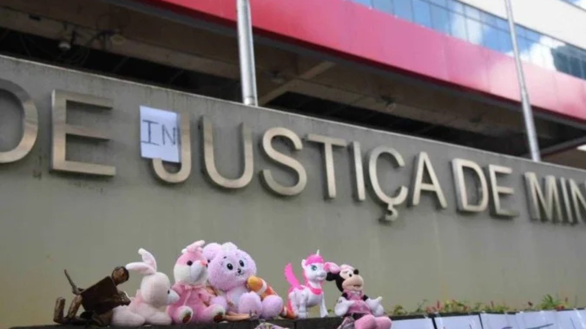 Protestos ocorreram em frente ao Tribunal de Justiça de Minas Gerais (TJMG) e caso ganhou repercussão nacional  -  (crédito: Gladyston Rodrigues/EM/D.A.Press)