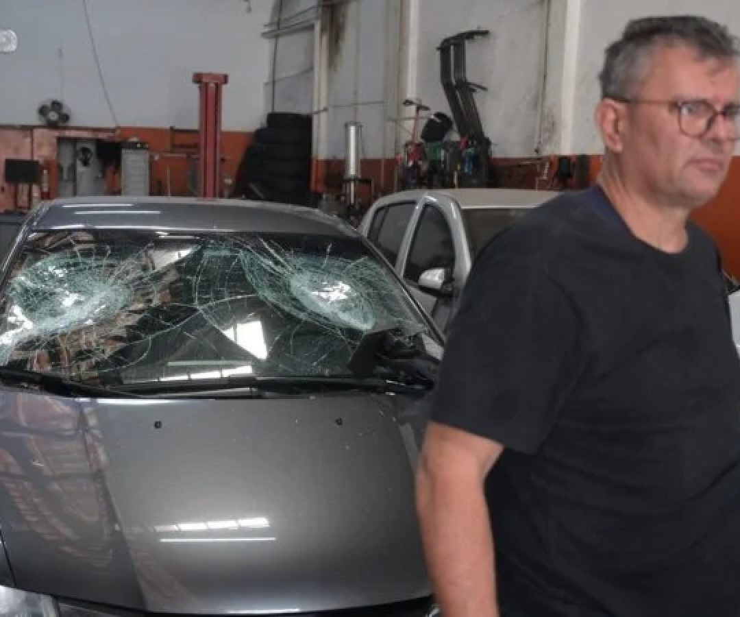 Suspeito promoveu um quebra-quebra no local, danificando quatro veículos dentro da oficina e outro no momento do atropelamento -  (crédito: Leandro Couri/EM/D.A.Press)