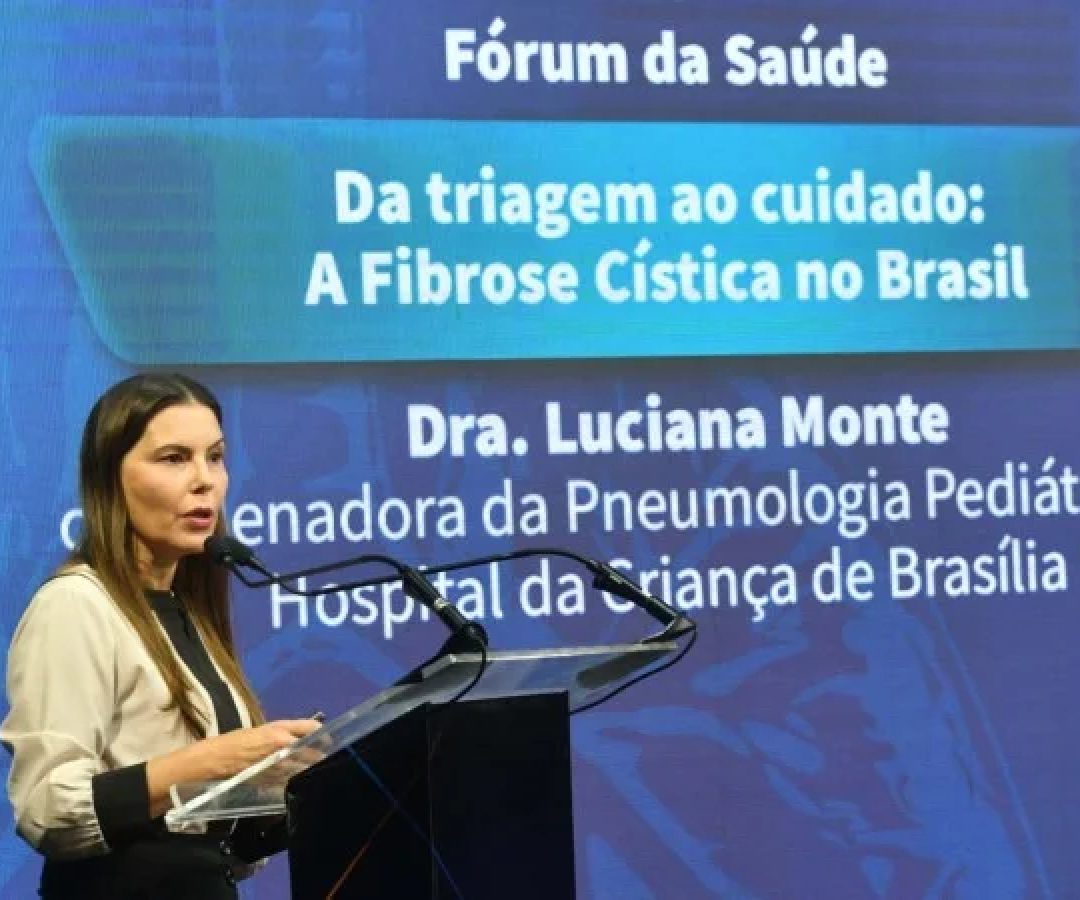 Luciana Monte, presidente da Sociedade de Pediatria do Distrito Federal, durante o 1º Painel