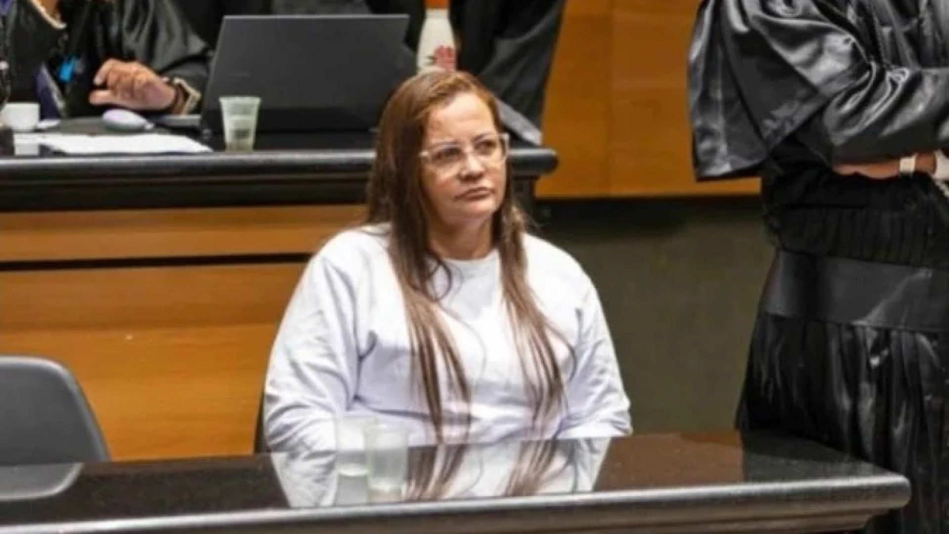 Cintia Cabral no banco dos  Réus no 3° Tribunal do Júri do Rio de Janeiro -  (crédito: Bruno Dantas/TJRJ)