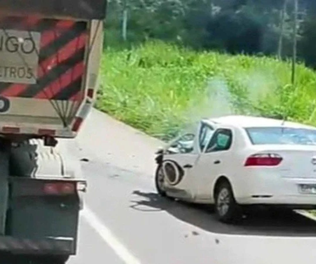 Colisão do carro da TV Band -  (crédito: Reprodução/Redes Sociais )
