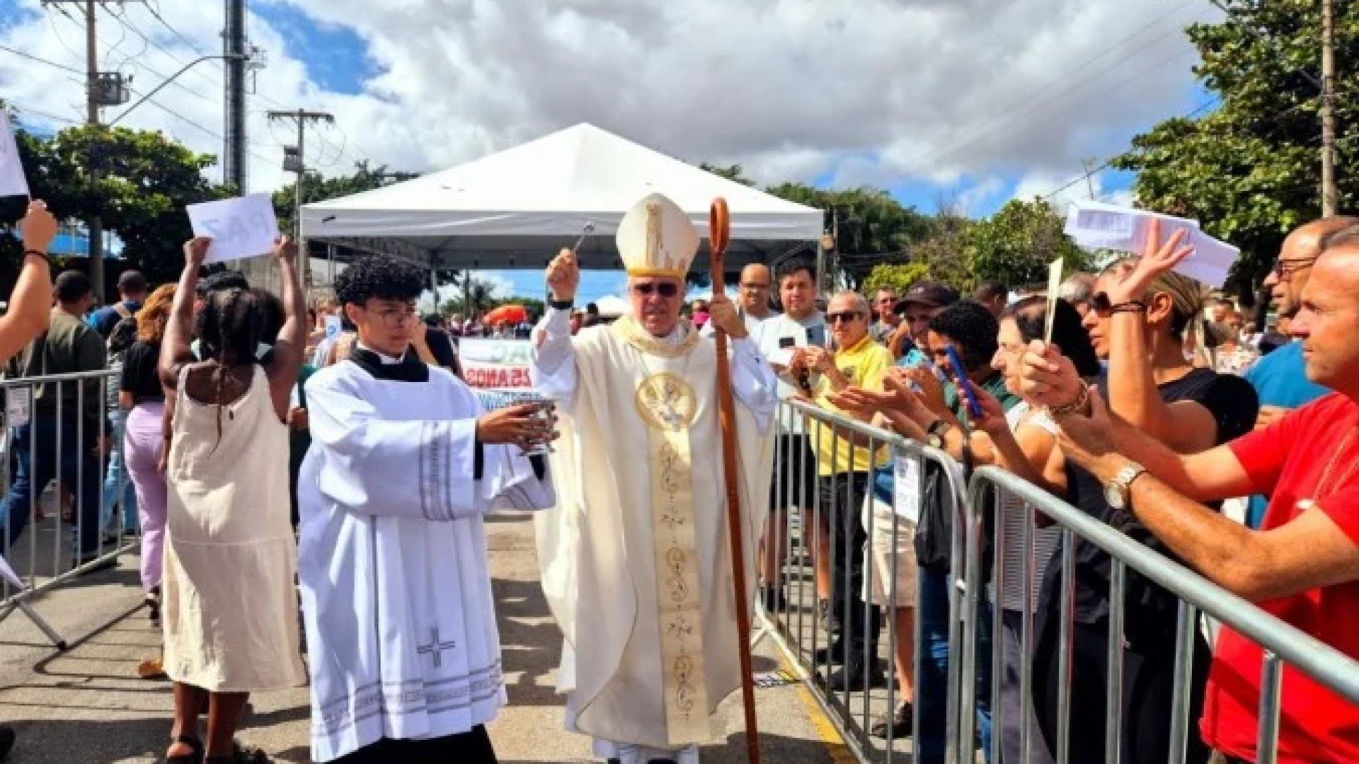 Missa do Trabalhador celebrada pelo Bispo auxiliar Dom Nivaldo dos Santos na Praça do Trabalhador em Contagem -  (crédito: Jair Amaral/EM/D.A Press)