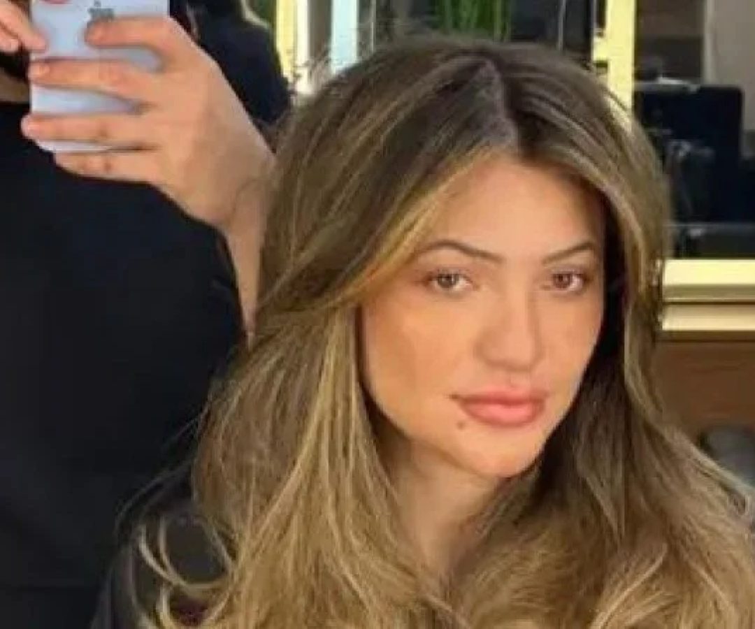 Uma cliente de 27 anos foi detida na Barra Funda, em São Paulo, após esfaquear um cabeleireiro pelas costas na última terça-feira (5/5) -  (crédito: Reprodu&ccedil;&atilde;o/Redes Sociais)