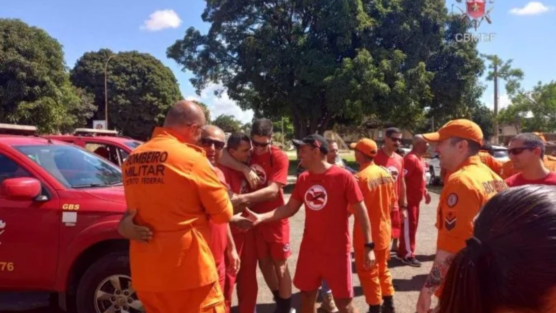 A equipe foi recebida pelo alto comando da corporação e por familiares e amigos dos militares no Grupamento de Busca e Salvamento do Corpo de Bombeiros Militar do DF (CBMDF) -  (crédito: Divulgação/CBMDF)