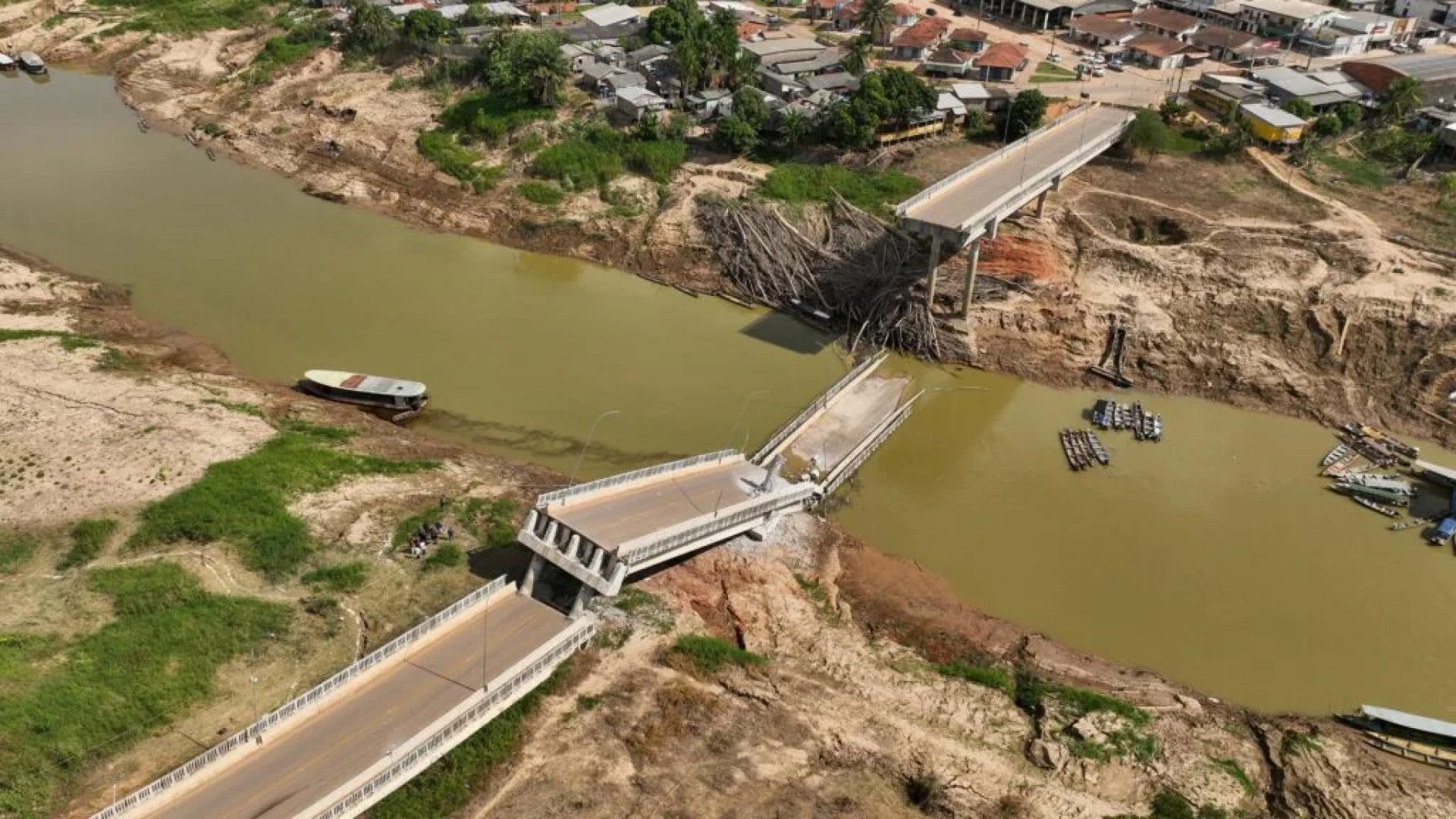 Ponte desabou na última sexta-feira, 5. Foto: Pedro Devani/Secom