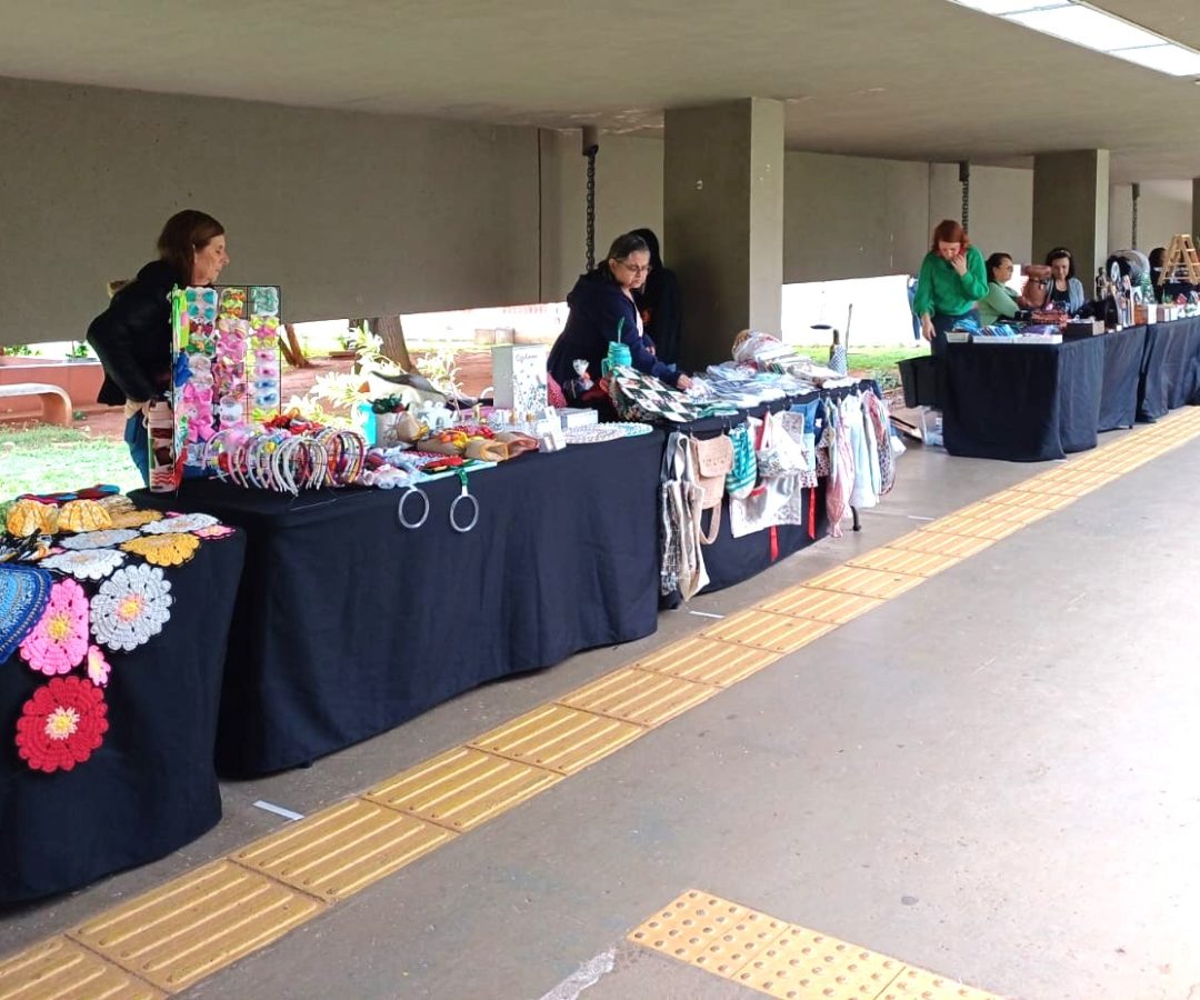 Feira Raízes do Entorno homenageia Dia da Mulher com artesanato da Ride