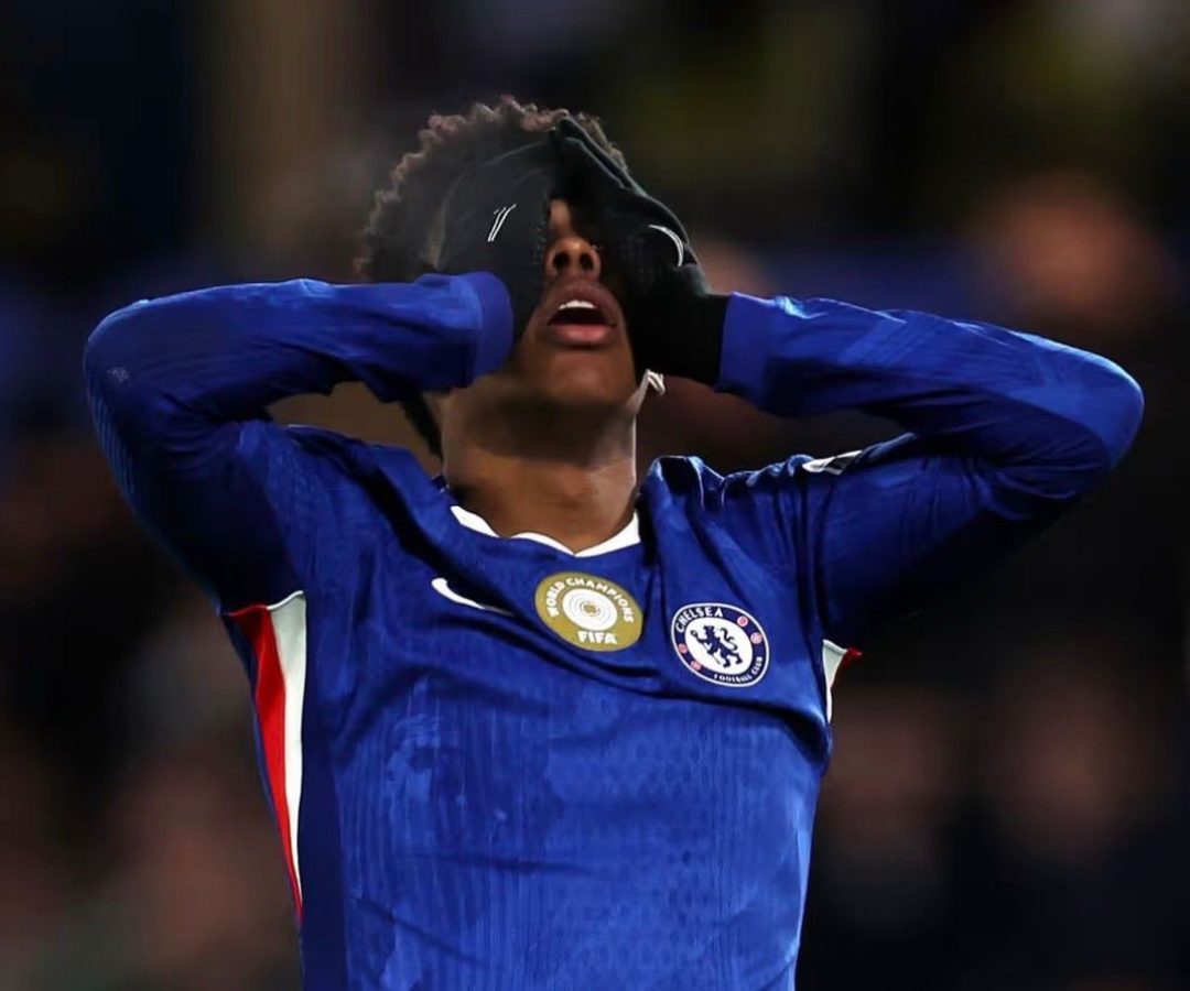 Ausente na seleção, Estêvão cresce no Chelsea e pressiona por titularidade