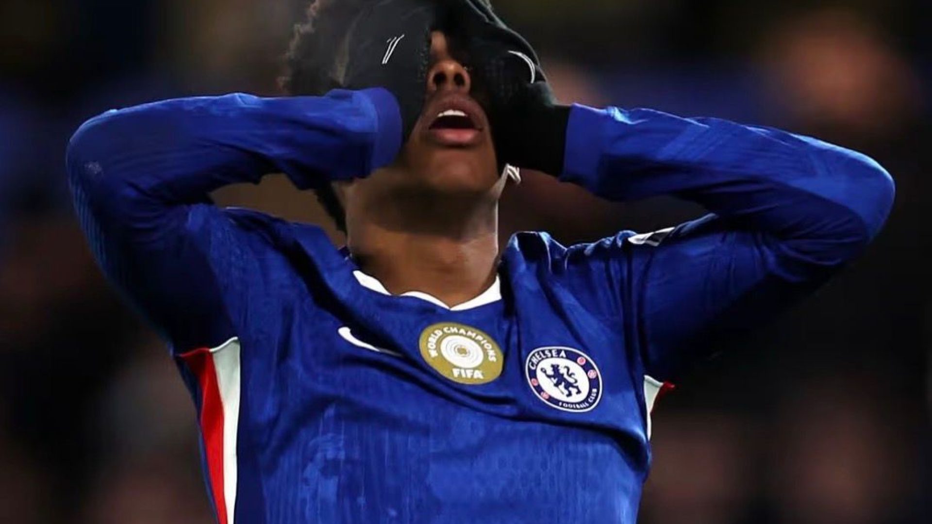 Ausente na seleção, Estêvão cresce no Chelsea e pressiona por titularidade