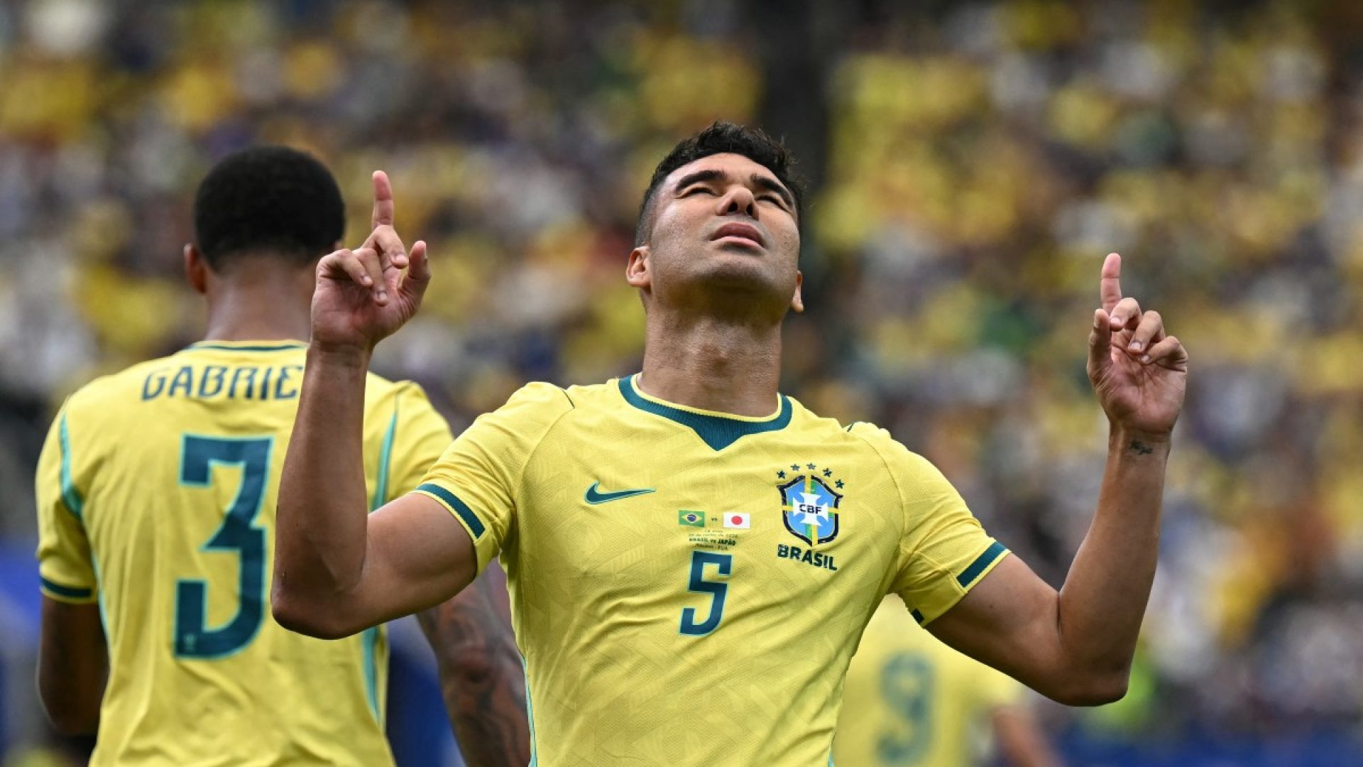 Martinelli decide nos acréscimos e Brasil avança às oitavas de final