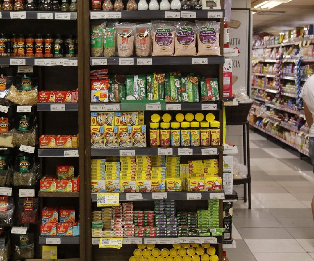 Fabricação de produto alimentício gerou mais emprego em 2024, diz IBGE