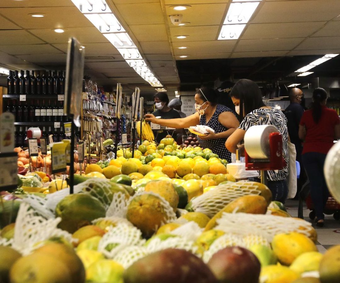 INPC de janeiro sobe 0,39% e acumula alta de 4,3% em 12 meses
