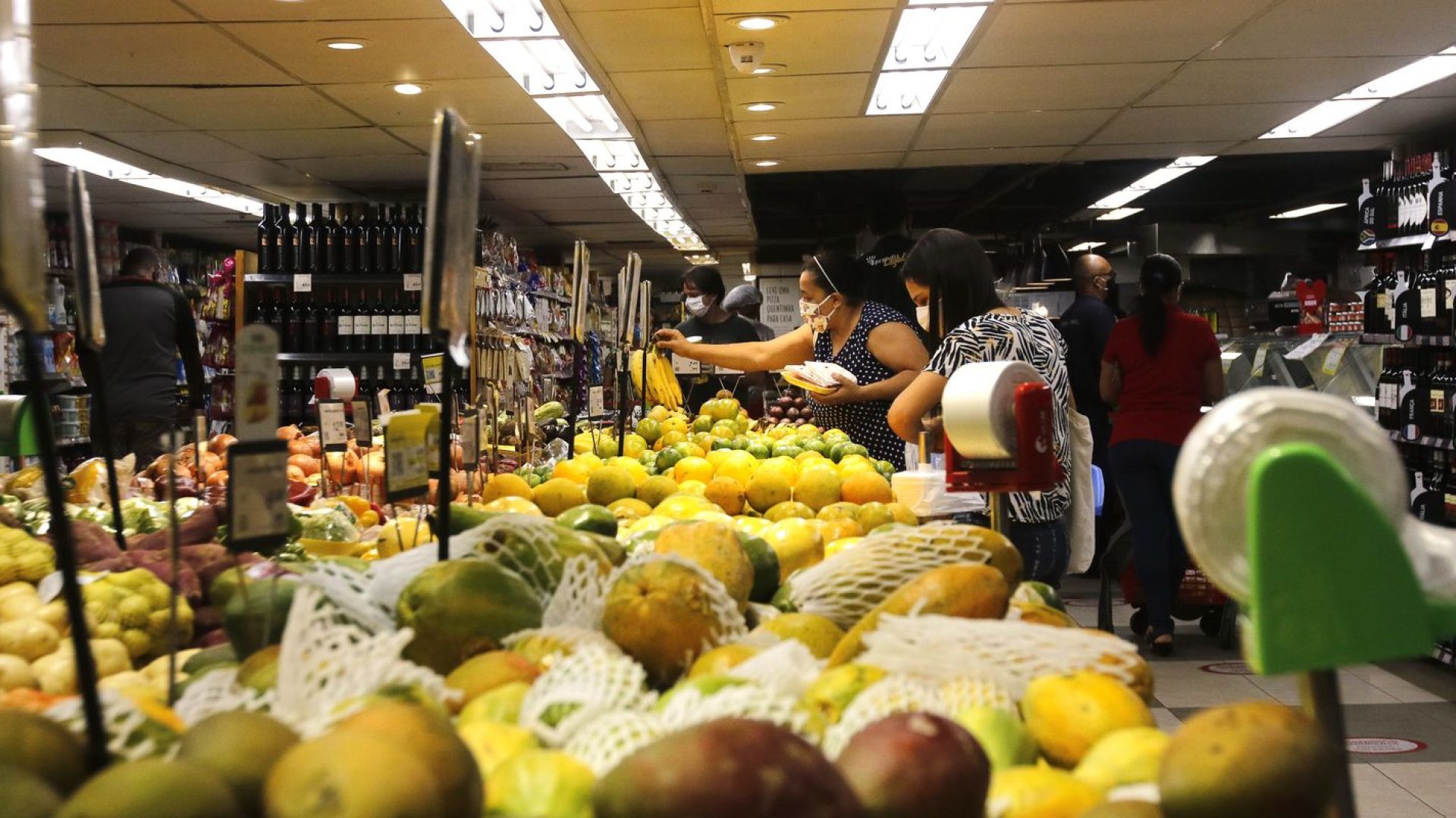 INPC de janeiro sobe 0,39% e acumula alta de 4,3% em 12 meses