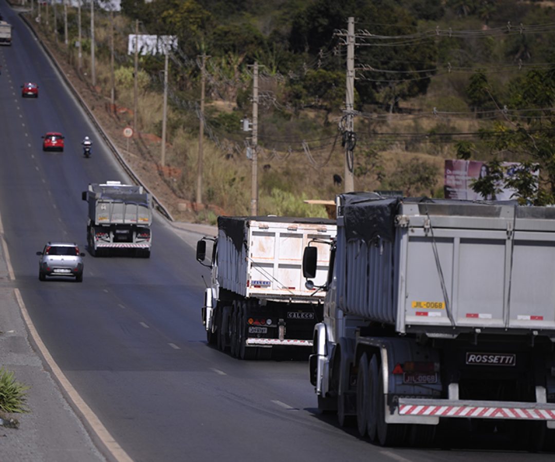 Projeto que garante aos motoristas a segurança de não serem punidos caso parem o carro no acostamento em caso de emergência está na pauta da Comissão de Constituição, Justiça e Cidadania (CCJ). O PLS 116/2014, de Alfredo Nascimento (PR-AM), recebeu parecer favorável da relatora, Lúcia Vânia (PSDB-GO).