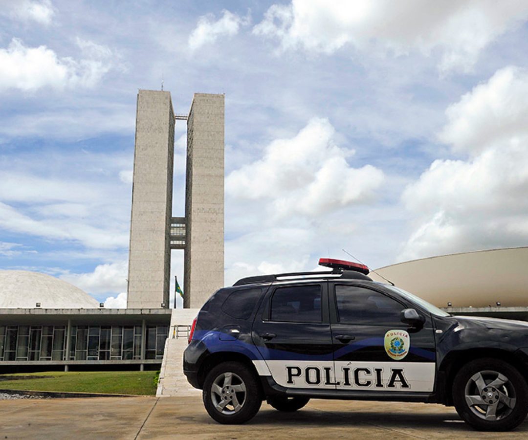 A Secretaria de Polícia do Senado Federal dispõe de recursos humanos e materiais indispensáveis ao bom andamento e à ordem dos trabalhos legislativos desempenhados pelos senadores, bem como atuação na prevenção e repressão de ilícitos que porventura sejam cometidos nos próprios do Senado Federal, ou contra seus membros, no exercício de suas funções.