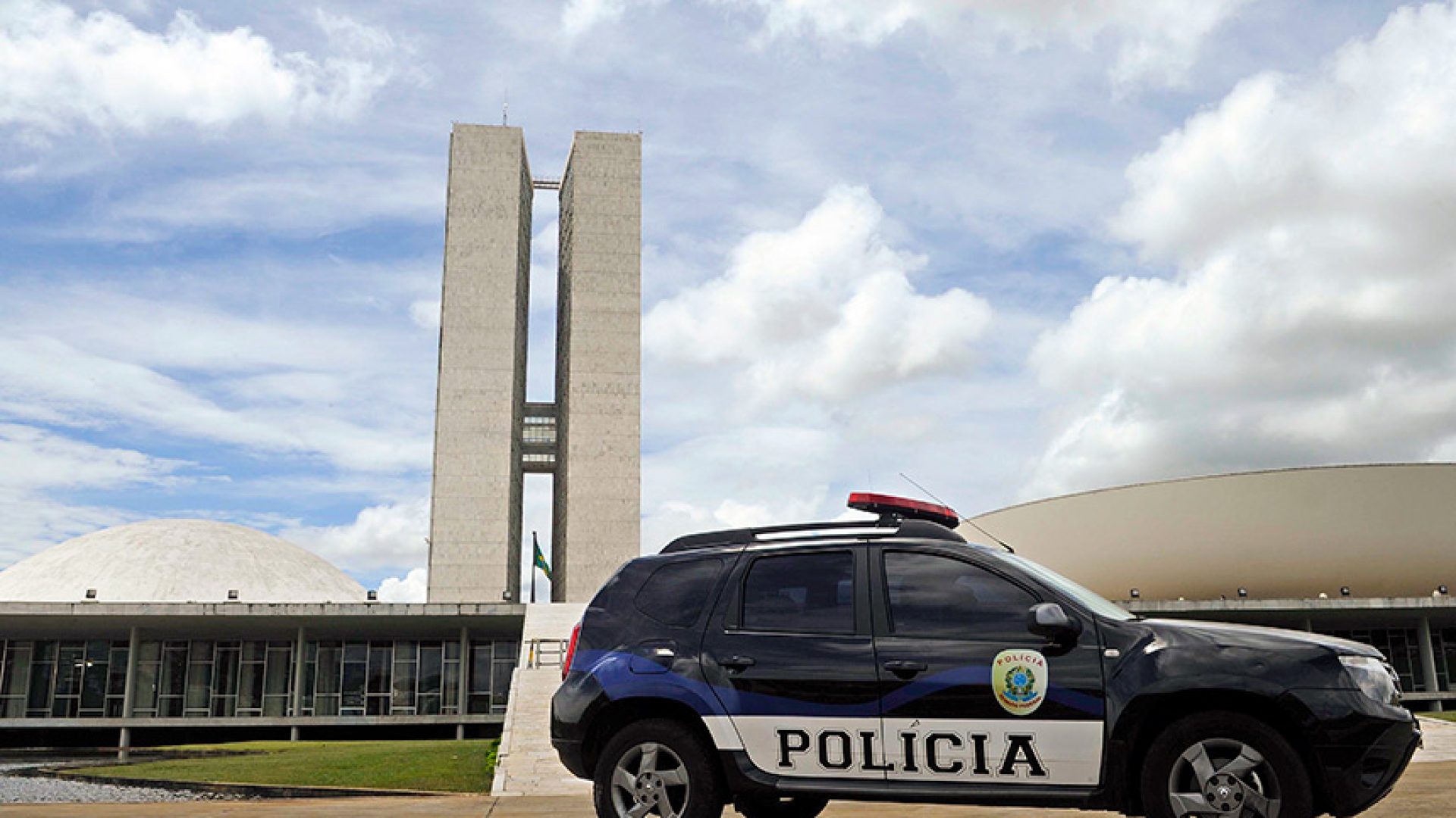 A Secretaria de Polícia do Senado Federal dispõe de recursos humanos e materiais indispensáveis ao bom andamento e à ordem dos trabalhos legislativos desempenhados pelos senadores, bem como atuação na prevenção e repressão de ilícitos que porventura sejam cometidos nos próprios do Senado Federal, ou contra seus membros, no exercício de suas funções.