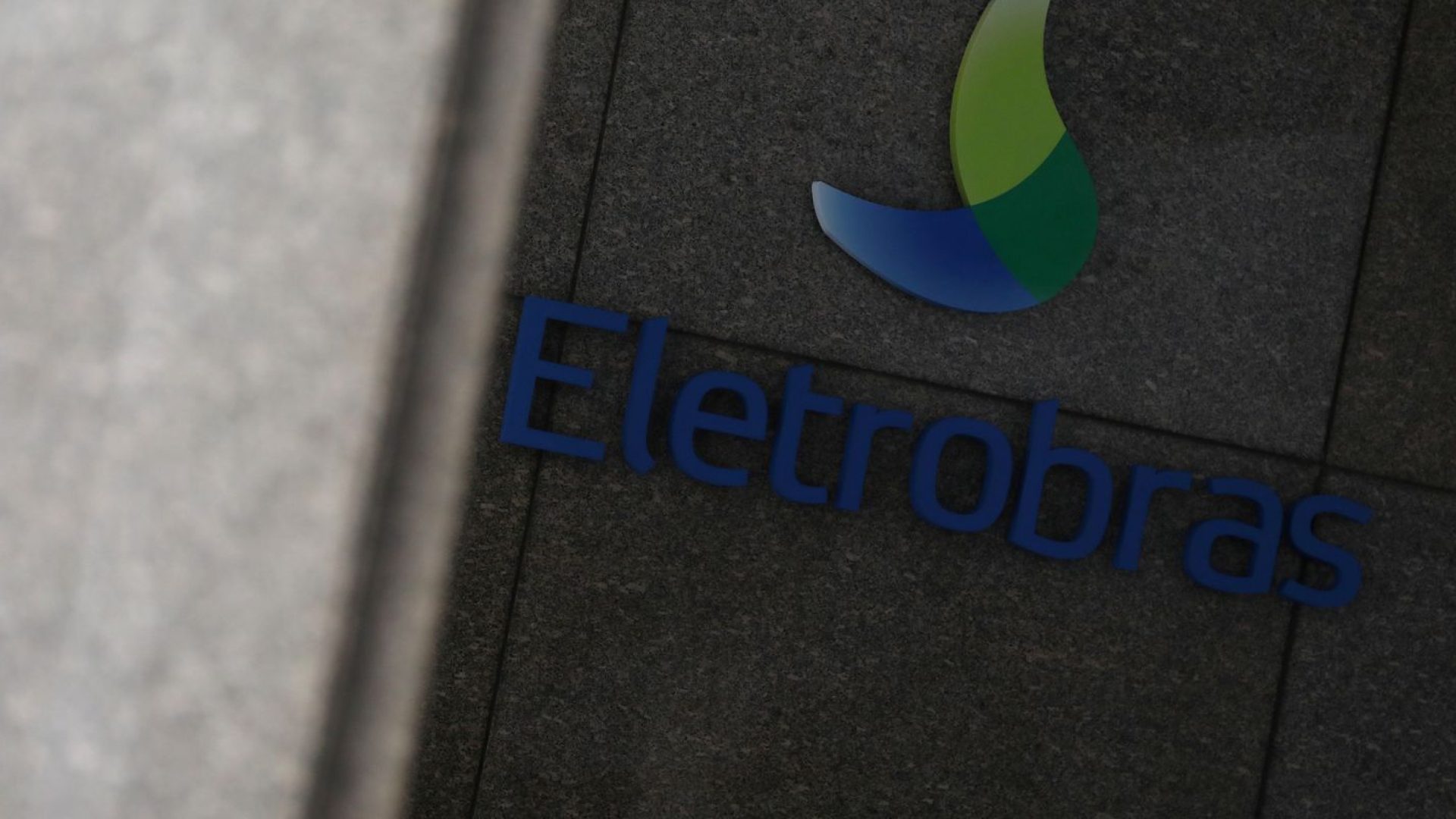 Senado aprova proposta de realocação de trabalhadores da Eletrobras