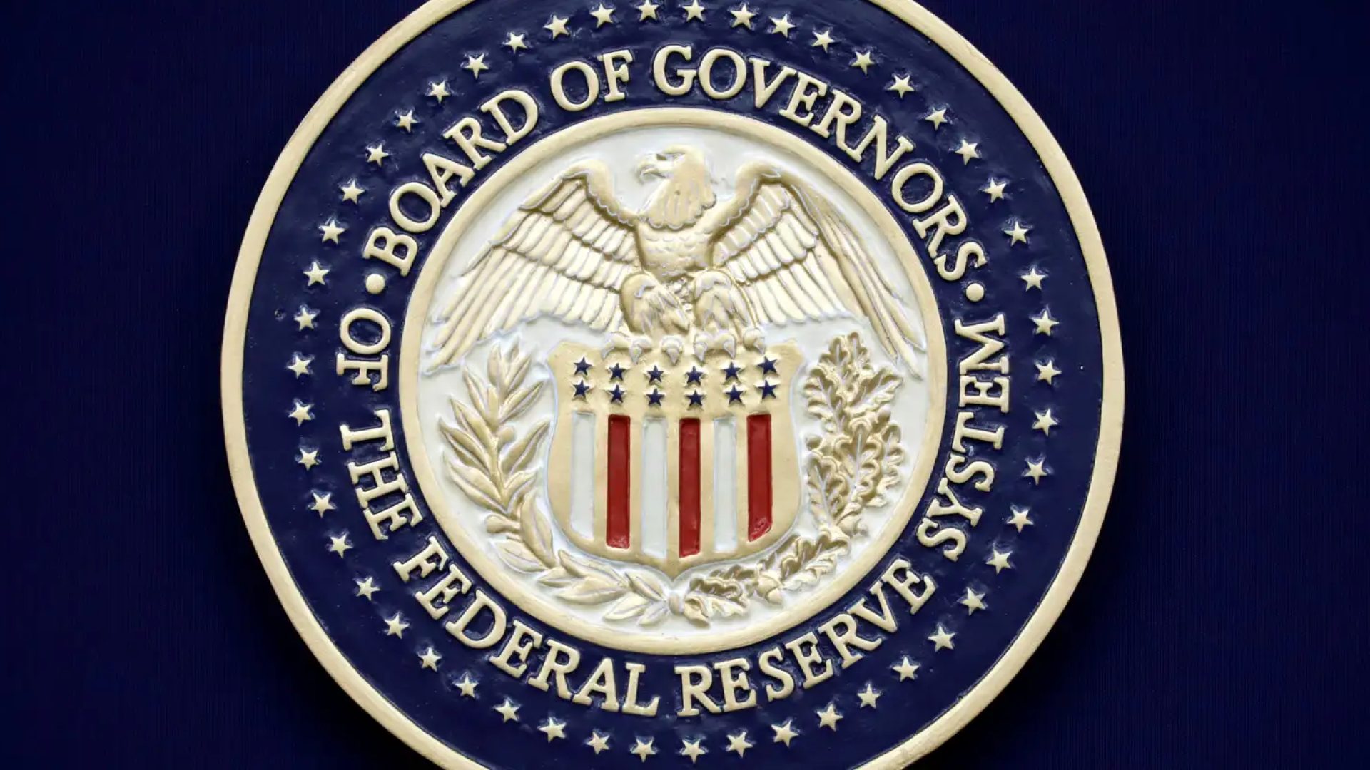 Trump usa acusação criminal como chantagem para reduzir juros, diz FED