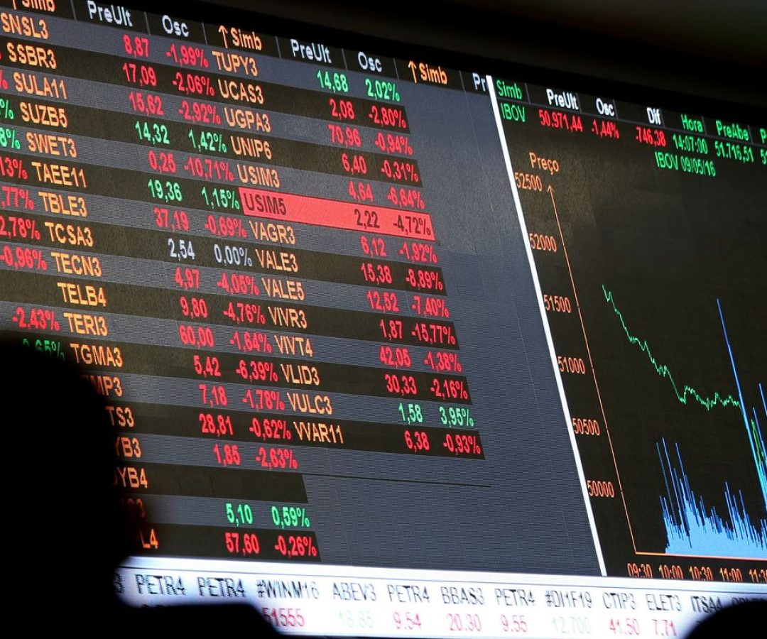 Bolsa bate recorde e dólar cai após reunião entre Lula e Trump