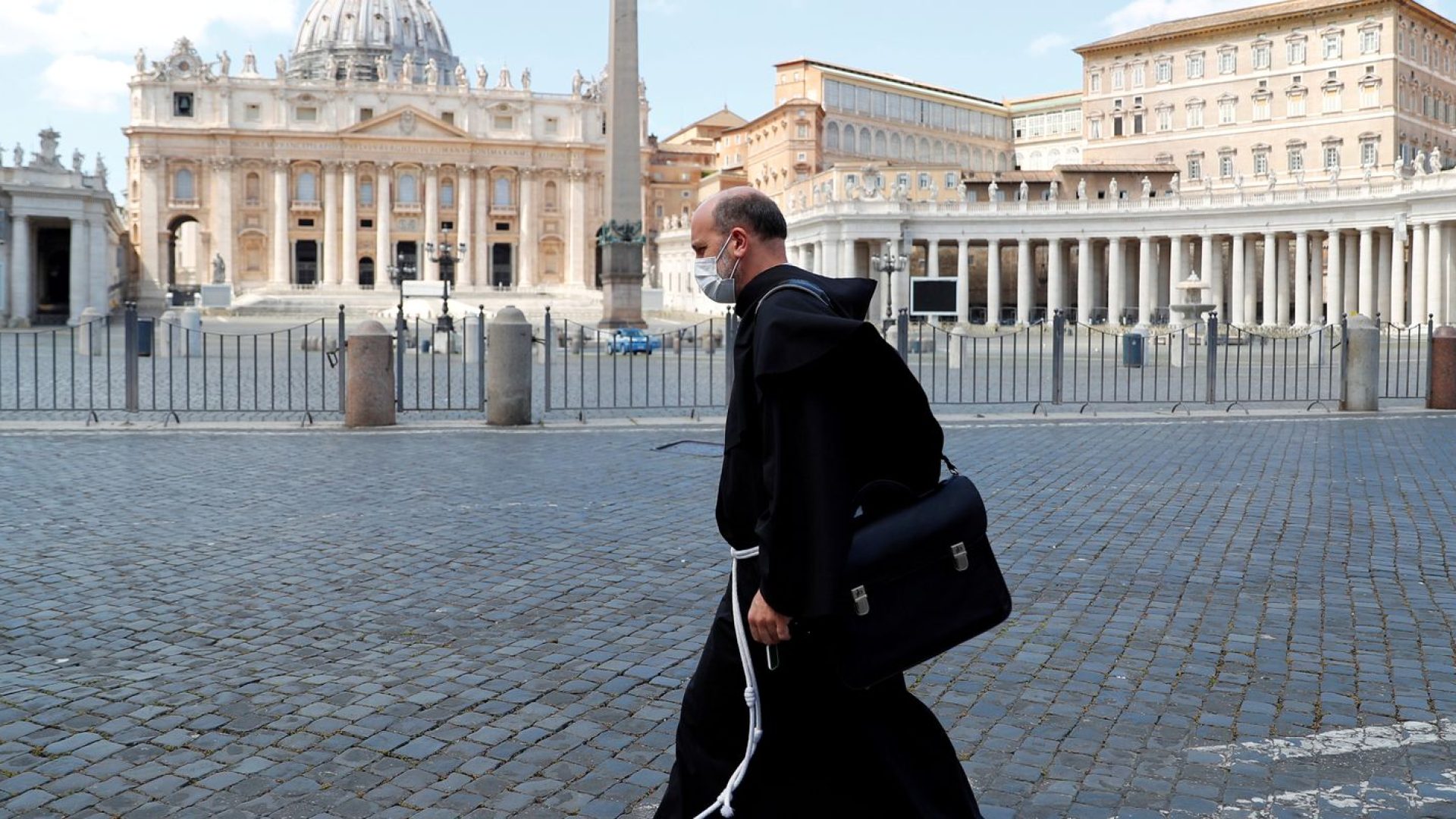 Igreja Católica é lenta para ajudar vítimas de abuso, diz comissão