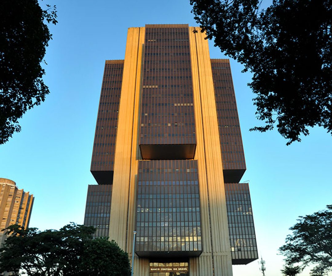 O Banco Central do Brasil é uma autarquia federal integrante do Sistema Financeiro Nacional, sendo vinculado ao Ministério da Economia.