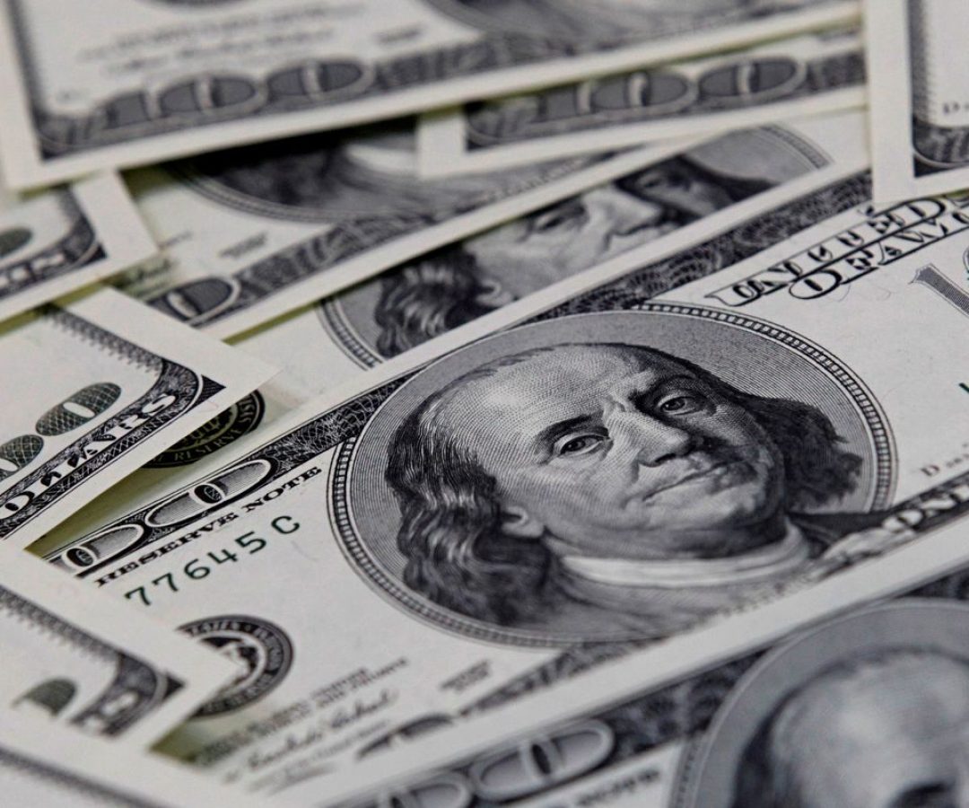 Dólar cai para R$ 4,98, e bolsa sobe em dia de alívio