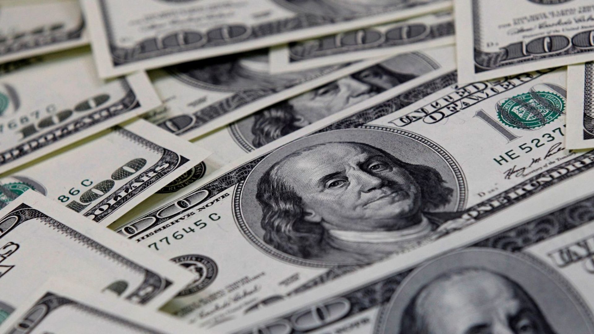 Dólar cai para R$ 4,98, e bolsa sobe em dia de alívio