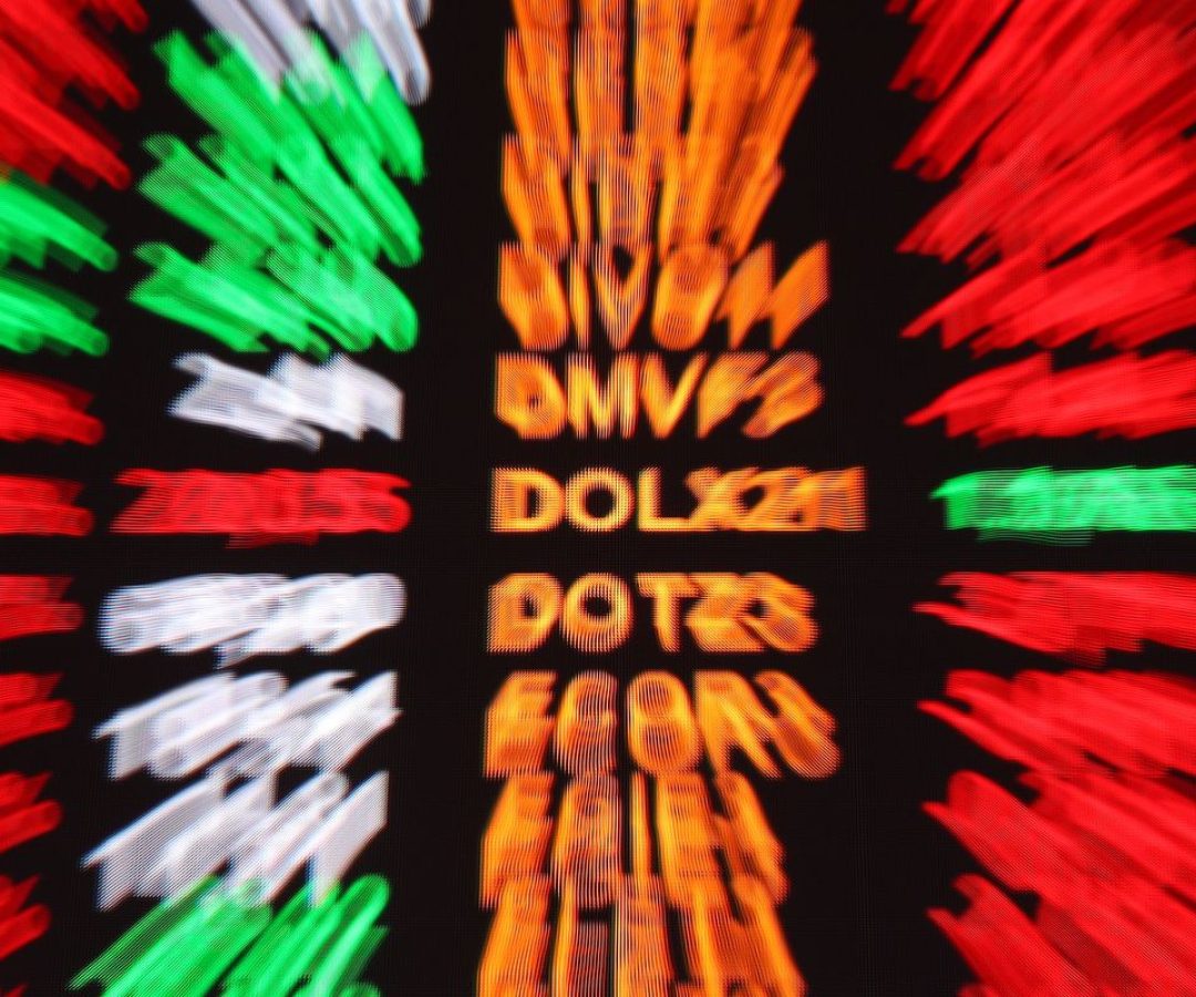 Bolsa sobe 1,16%, e dólar cai para R$ 5, apesar de medida dos EUA