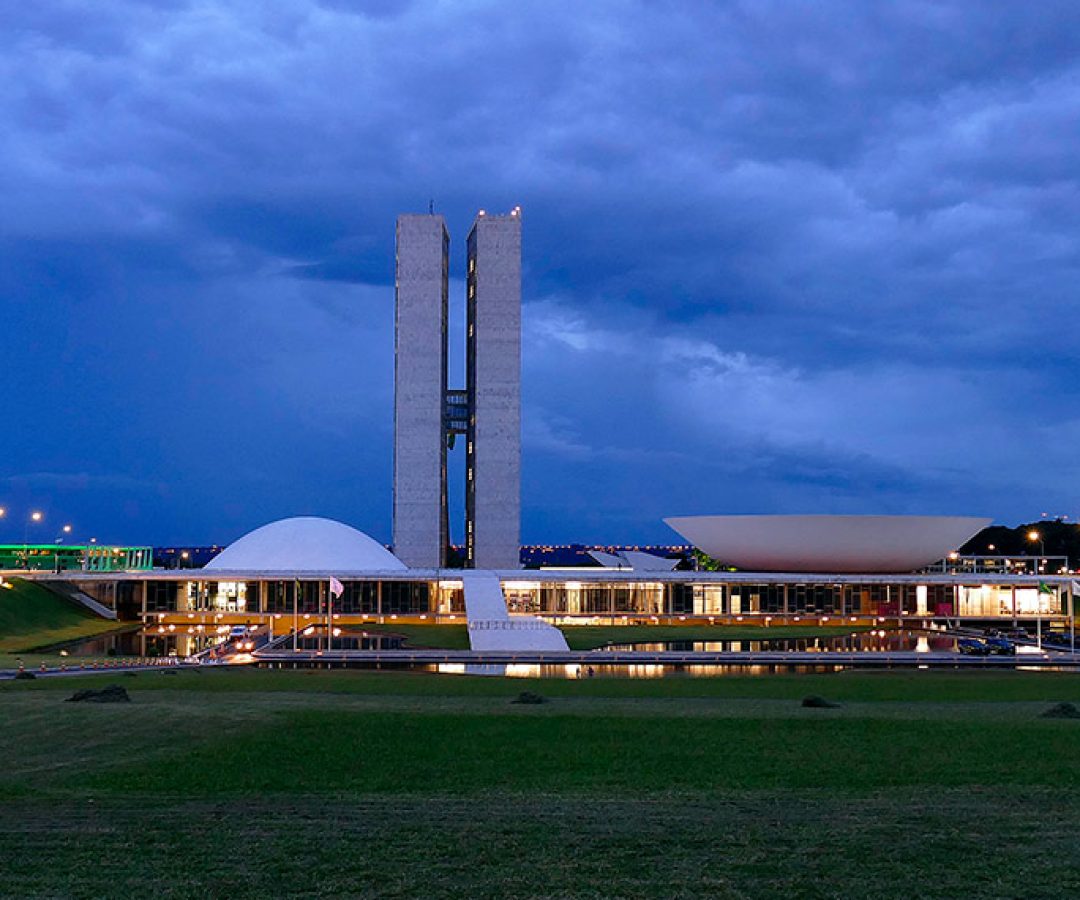 A projeção faz parte de ação da Confederação Israelita do Brasil (Conib) para lembrar o Dia do Holocausto e do Heroísmo (“Yom HaShoá VehaGvurá”, em hebraico). Este é o terceiro ano em que o Congresso Nacional participa da iniciativa.